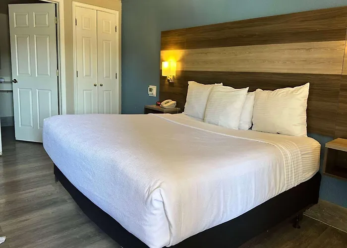 Days Inn By Wyndham San Diego Vista