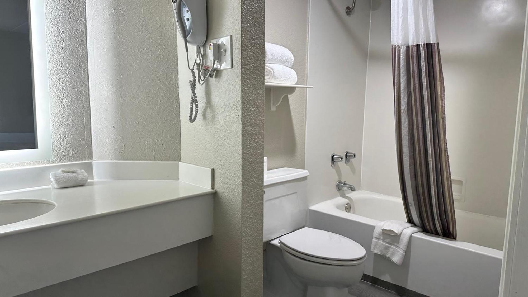 Days By Wyndham San Diego Hotel