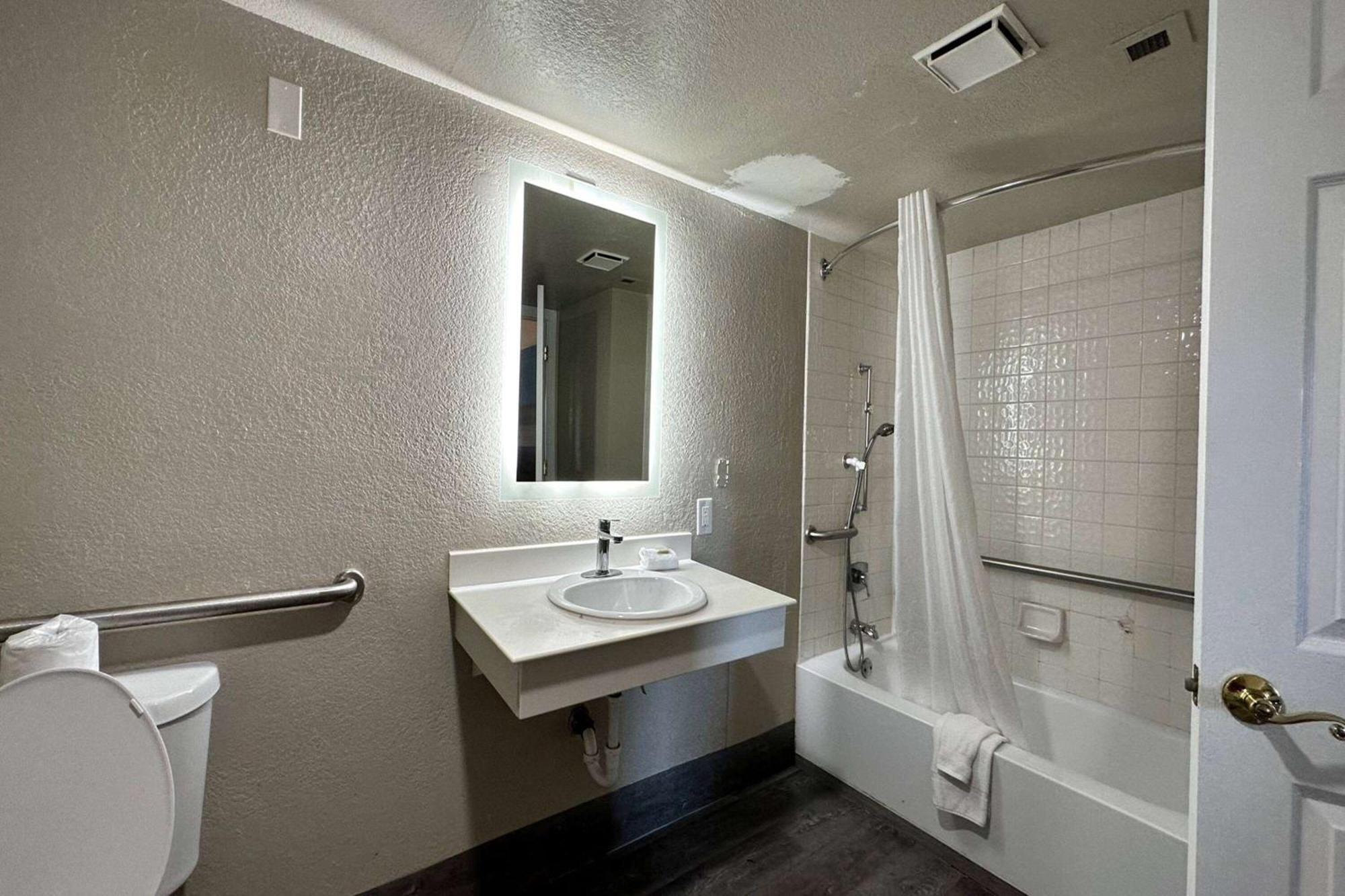 Days By Wyndham San Diego Hotel Vista