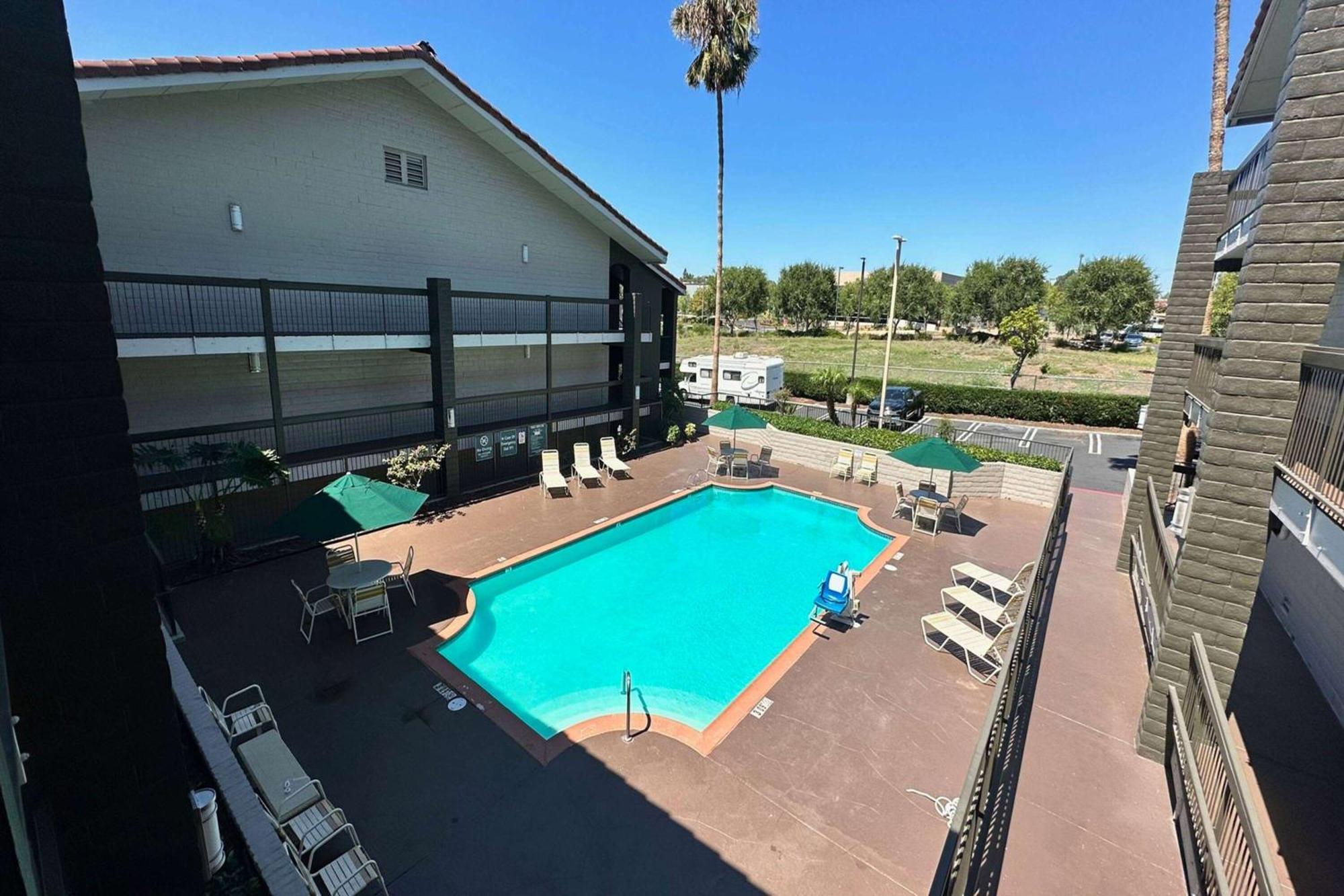 Hotel Days By Wyndham San Diego Vista